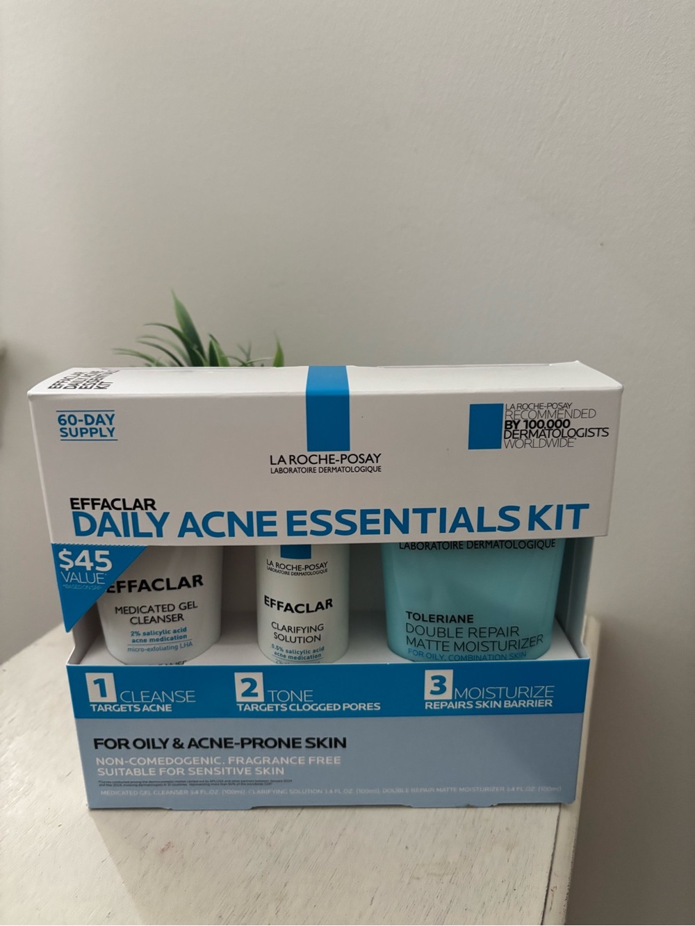 La Roche-Posay Effaclar Daily Acne Essentials Kit | 3-Step Acne Care Set - Picture 2 of 12